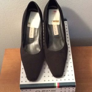 Flexus Black Heels 6.5-7